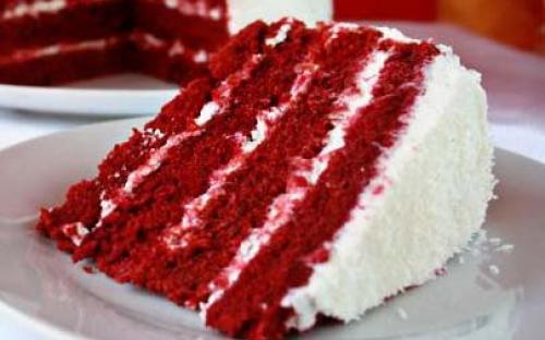 Торт "Красный бархат" - нежный рассыпчатый бисквит красного цвета и крем из сливочного сыра с белым шоколадом.
