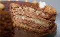 Торт «Трюфельный» - ореховый бисквит, пропитан сиропом (по желанию с коньяком), трюфельный крем: нуга, чёрный шоколад, сливки.