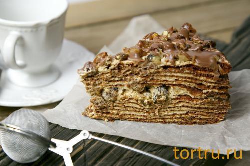 Торт "Медовик ореховый", кондитерская Лаверна